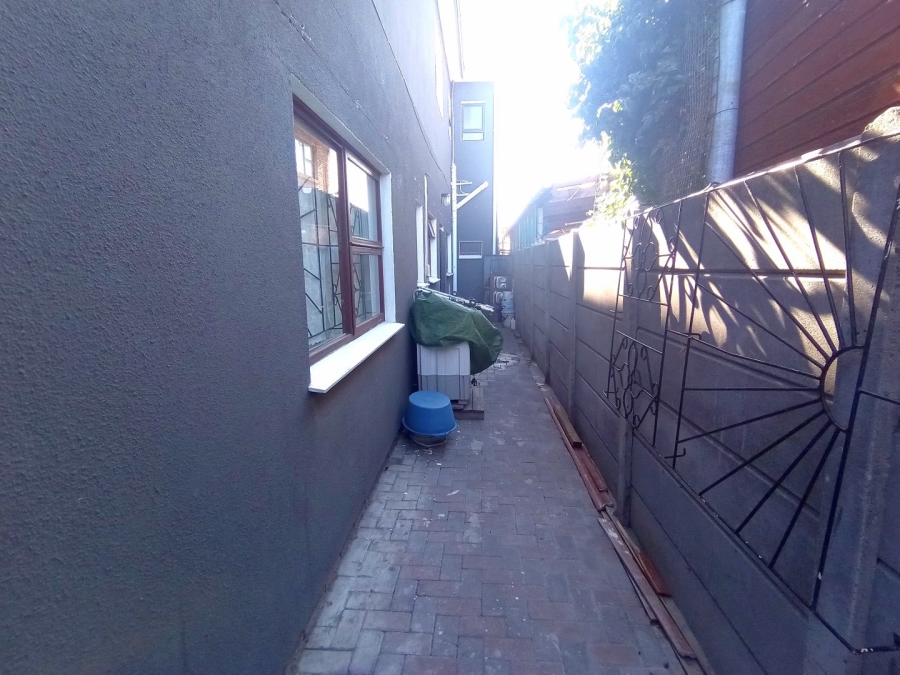 11 Bedroom Property for Sale in Ravensmead Western Cape